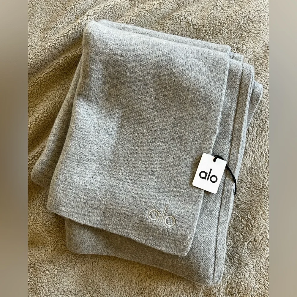 NEW! Alo Merino Wool Oversized Scarf Hazy Heather Grey